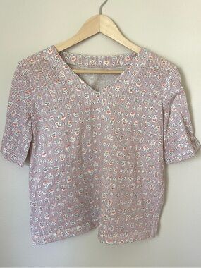 Floral V-Neck Tee Red Grid Print Top – Estimated Size Medium